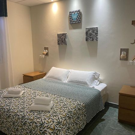 Hotel Le Derby Cagnes-sur-Mer Bagian luar foto