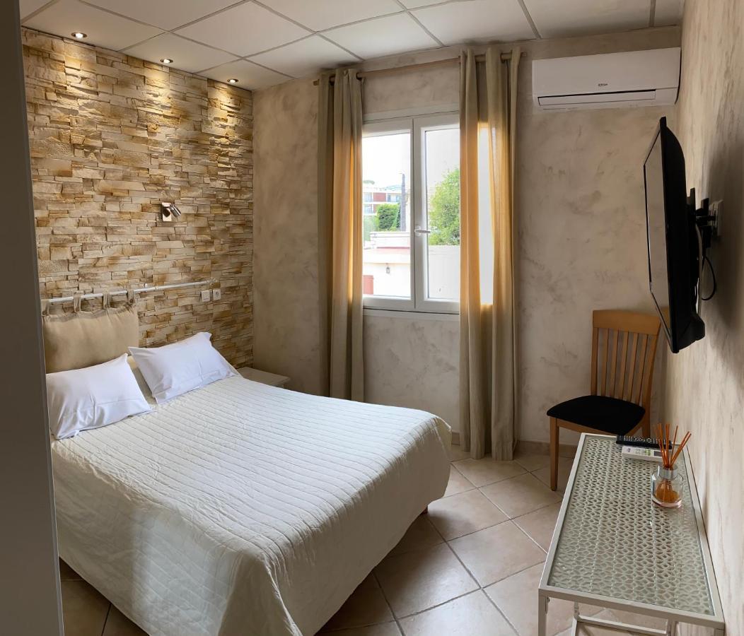 Hotel Le Derby Cagnes-sur-Mer Bagian luar foto