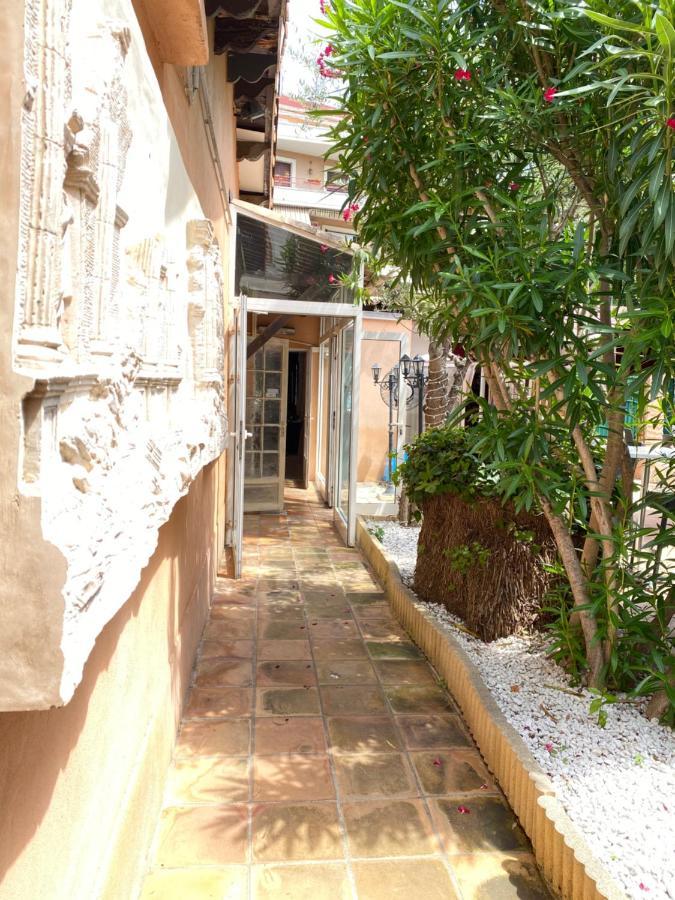 Hotel Le Derby Cagnes-sur-Mer Bagian luar foto