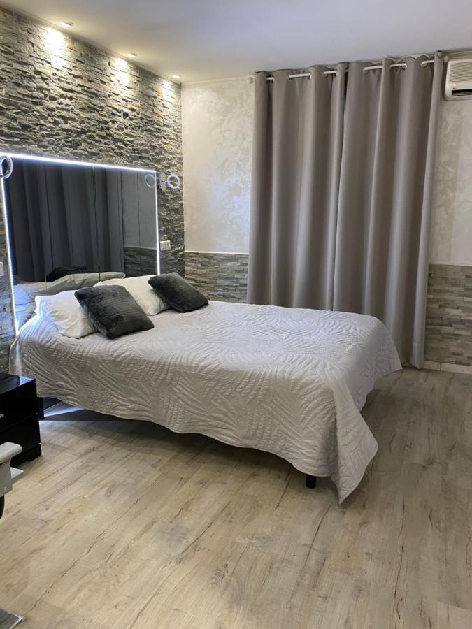 Hotel Le Derby Cagnes-sur-Mer Bagian luar foto