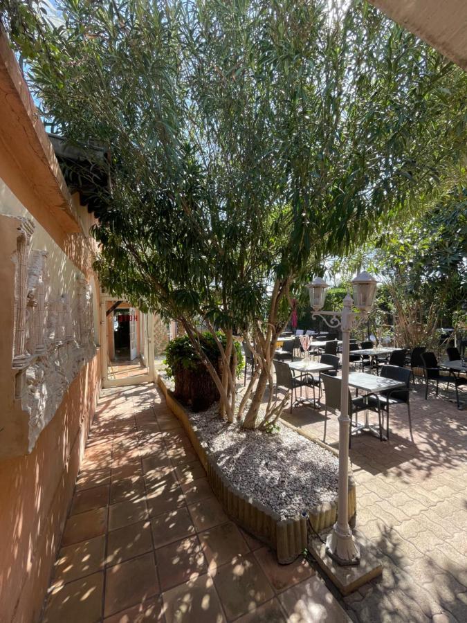 Hotel Le Derby Cagnes-sur-Mer Bagian luar foto