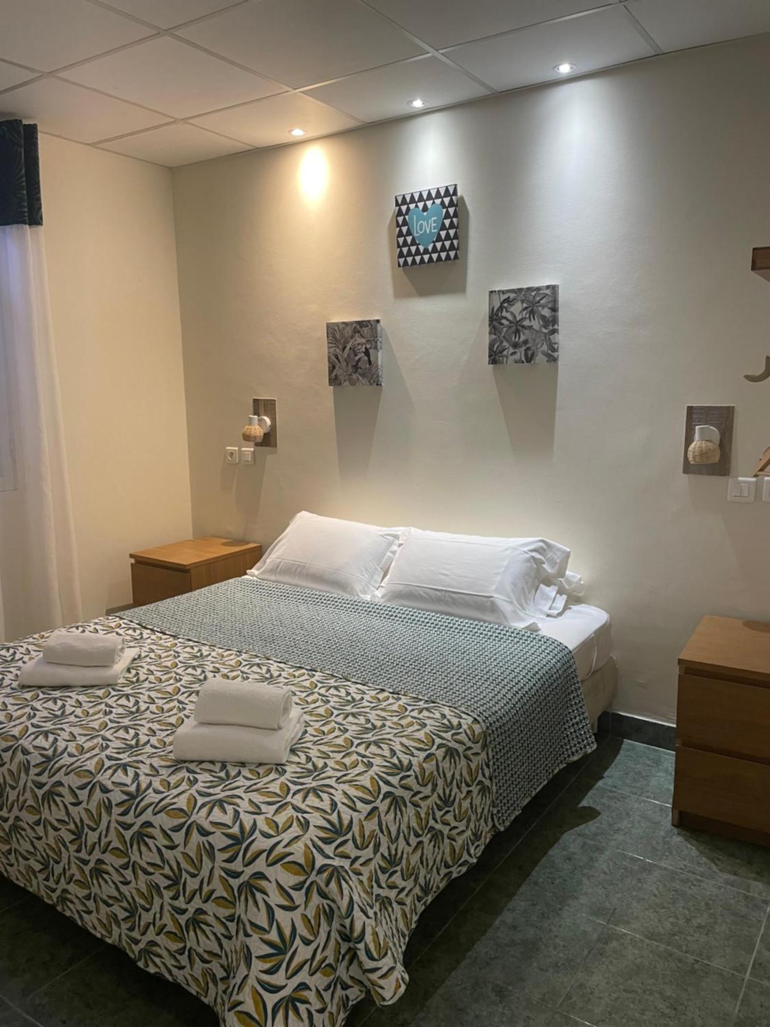 Hotel Le Derby Cagnes-sur-Mer Bagian luar foto
