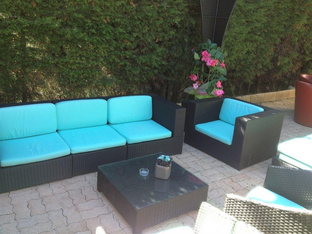 Hotel Le Derby Cagnes-sur-Mer Bagian luar foto