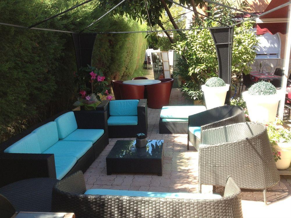Hotel Le Derby Cagnes-sur-Mer Bagian luar foto