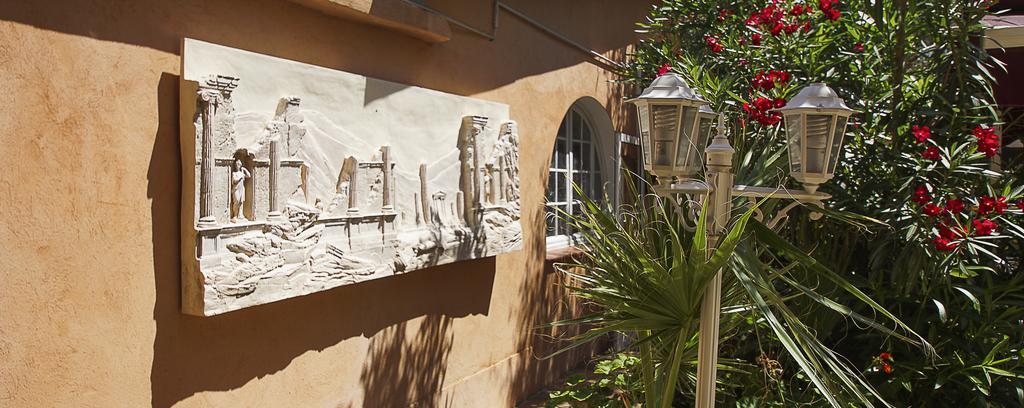 Hotel Le Derby Cagnes-sur-Mer Bagian luar foto