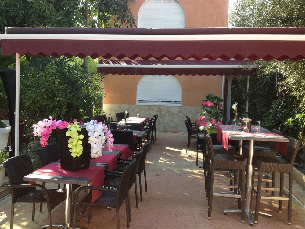 Hotel Le Derby Cagnes-sur-Mer Bagian luar foto