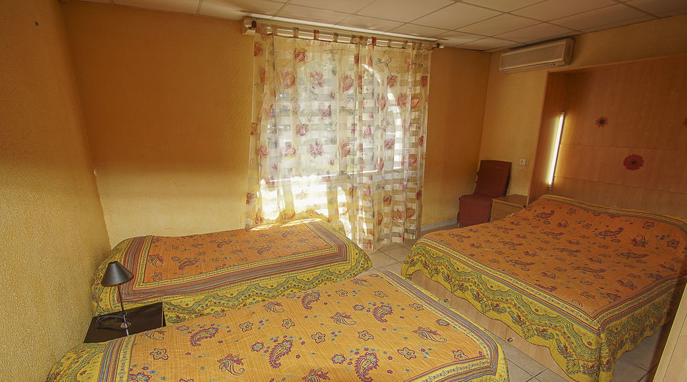 Hotel Le Derby Cagnes-sur-Mer Bagian luar foto