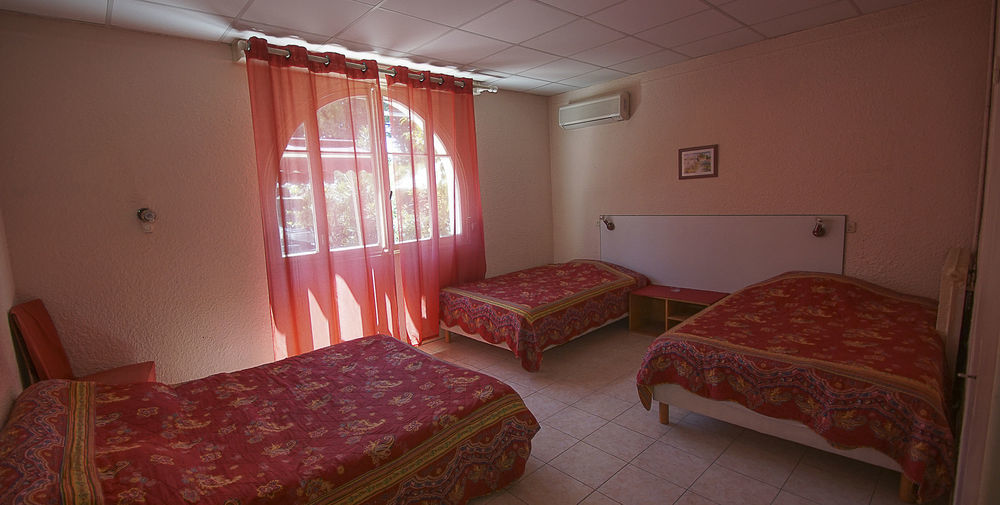 Hotel Le Derby Cagnes-sur-Mer Bagian luar foto
