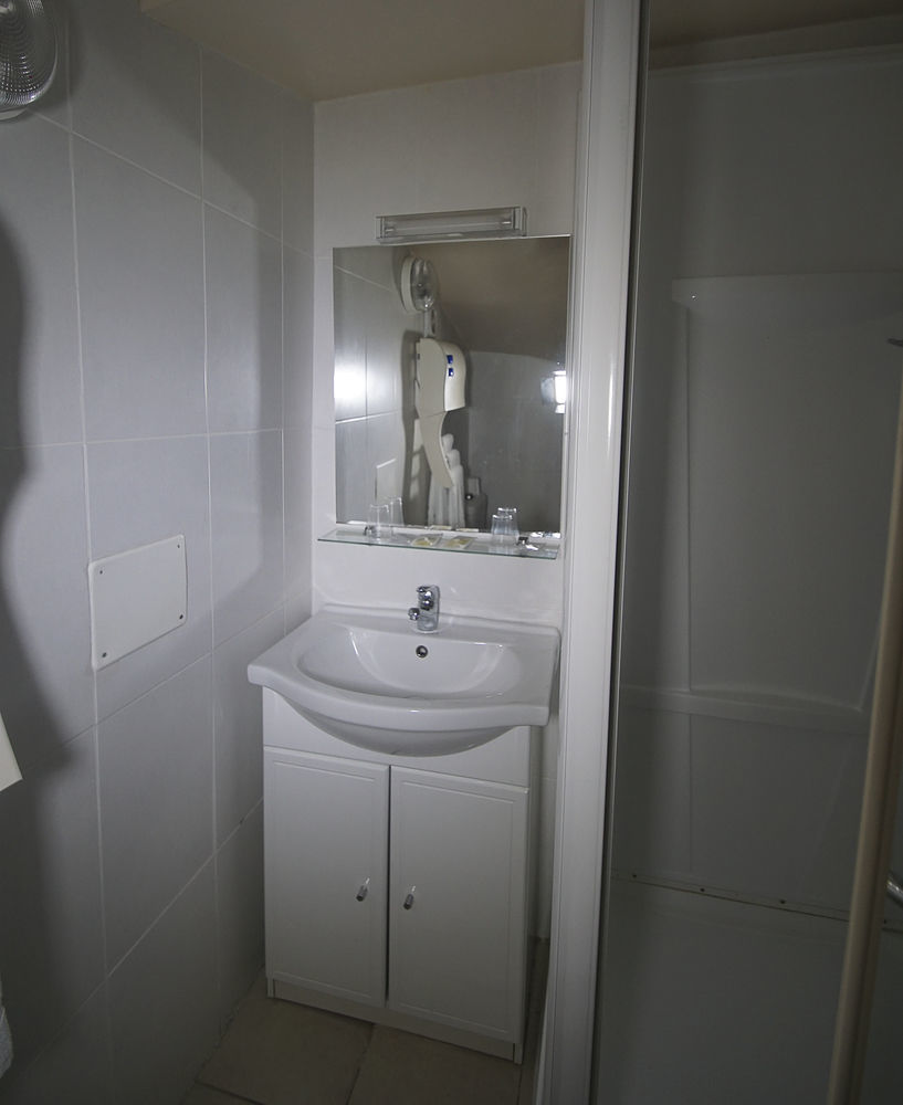 Hotel Le Derby Cagnes-sur-Mer Bagian luar foto