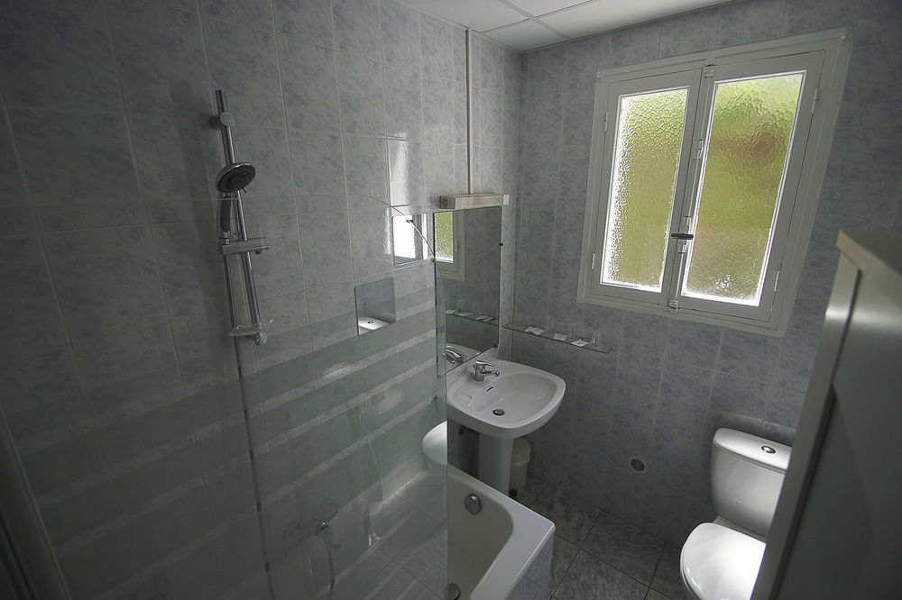 Hotel Le Derby Cagnes-sur-Mer Bagian luar foto