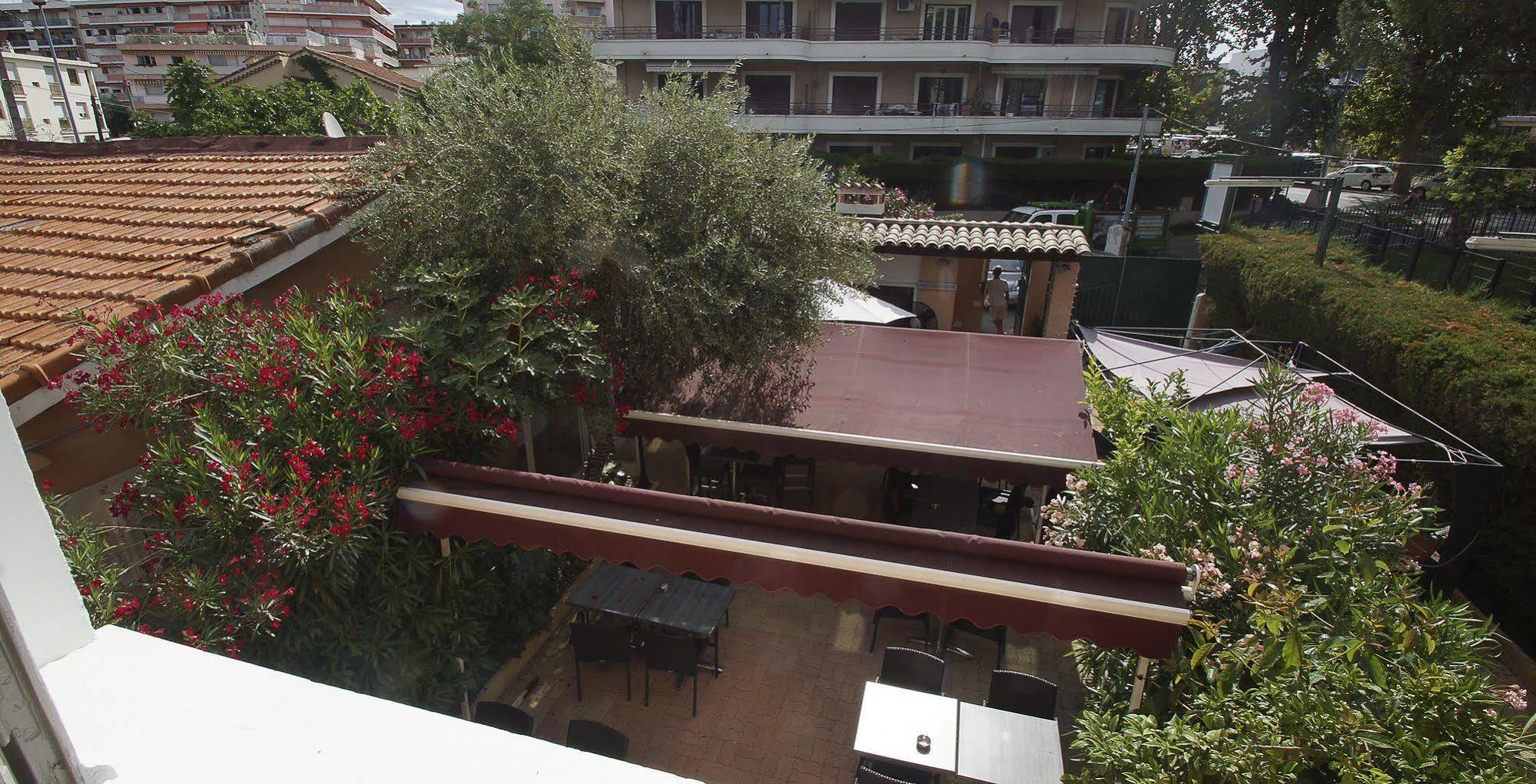 Hotel Le Derby Cagnes-sur-Mer Bagian luar foto