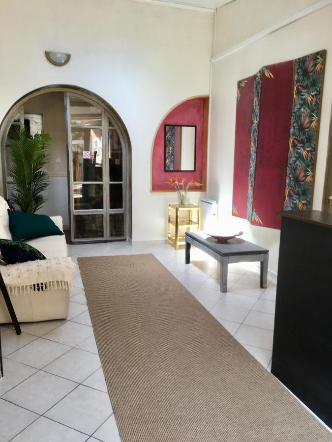 Hotel Le Derby Cagnes-sur-Mer Bagian luar foto