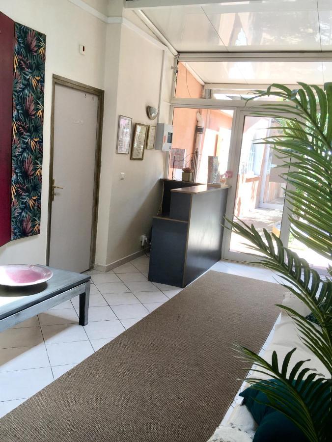 Hotel Le Derby Cagnes-sur-Mer Bagian luar foto
